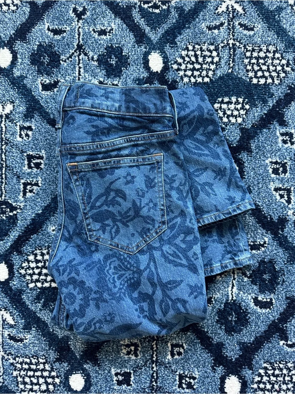 NWOT Mid Rise Bootcut Floral Print Jean - Picture 4 of 4